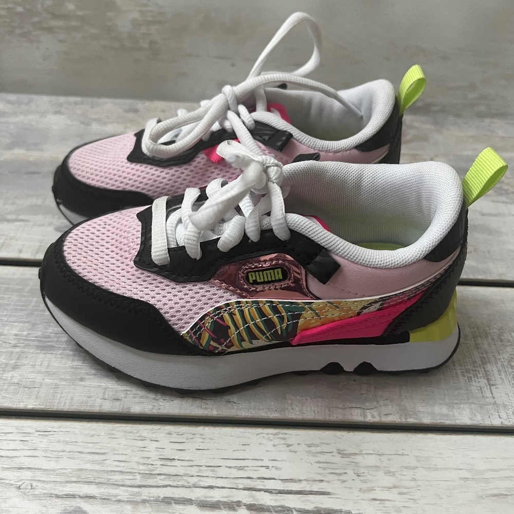 Toddler Girls PUMA Sneakers Size 10.5